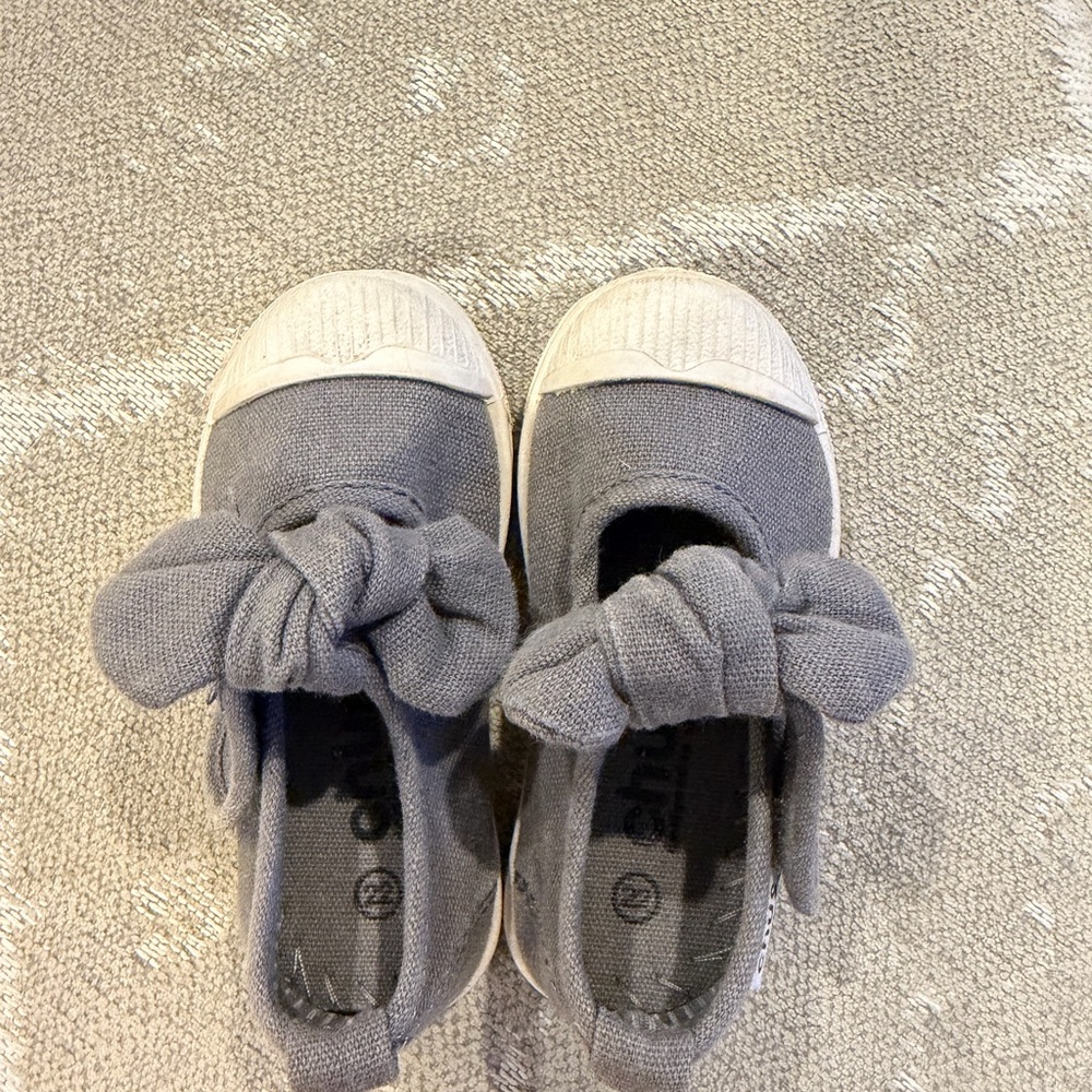 Chus Gray Kids Sneakers with Bow
